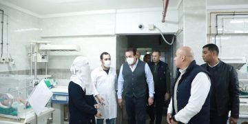 وزير الصحة يُحيل مديري ونواب مستشفيي أبو المنجا المركزي والنيل للتأمين الصحي للتحقيق لتغيبهم عن العمل