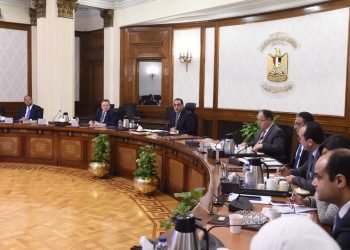 رئيس الوزراء يتابع موقف تطبيق منظومة الشحن المسبق وإجراءات تيسير الإفراج عن البضائع بالموانئ