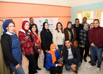 وزيرة الهجرة تتفقد القافلة الطبية لمؤسسة صناع الخير بالزقازيق