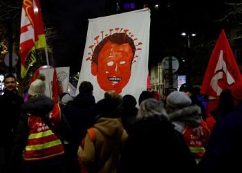 فرنسا ورغم الاحتجاجات تتبنى خطة إصلاح نظام التقاعد