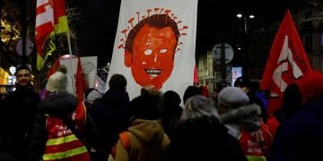 فرنسا ورغم الاحتجاجات تتبنى خطة إصلاح نظام التقاعد