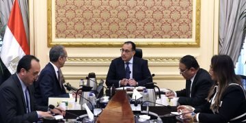 رئيس الوزراء يتابع مع وزير الاتصالات عدداً من المشروعات التي تنفذها الوزارة