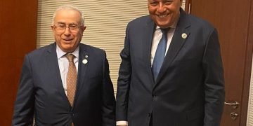 وزير الخارجية يلتقي مع وزير خارجية الجزائر