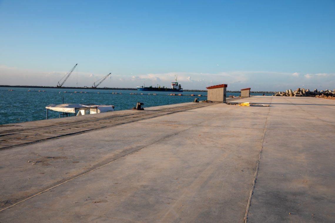 اقتصادية قناة السويس تعلن التشغيل التجريبي للرصيف الجديد بميناء العريش واستقبال أول سفينة تتجه نحو ميناء اللاذقية