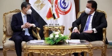 وزير الصحة يتابع مع السفير الصيني إنجاز وتجهيز معمل الأمان الحيوي “BSL-3”