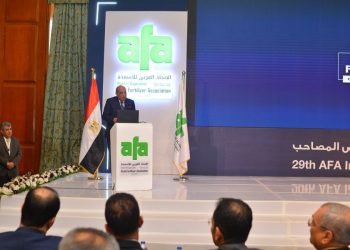 وزير قطاع الأعمال.. الأسمدة في المركز الثاني للصادرات المصرية بقيمة 2.7 مليار دولار
