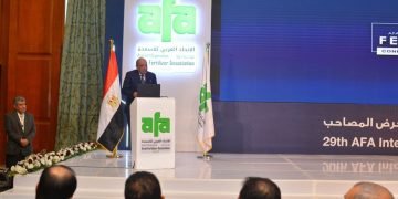 وزير قطاع الأعمال.. الأسمدة في المركز الثاني للصادرات المصرية بقيمة 2.7 مليار دولار