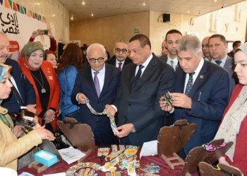 وزيرا التنمية المحلية والتربية والتعليم يتفقدان معرض “أيادي مصر” للمنتجات اليدوية والحرفية بمجمع دمنهور الثقافي