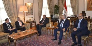 وزير الخارجية يستقبل وفداً من البرلمان الأوروبي