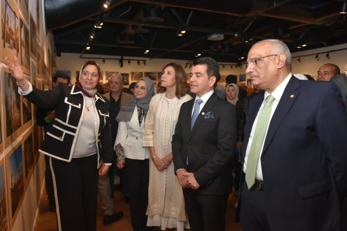 وزيرة الثقافة و مدير “الإيسيسكو” يُسلمان جوائز “تراثي” للتصوير الفوتوغرافي