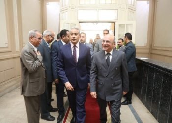 وزير القوى العاملة تفقد لجنتي “الأوقاف”و”الشهر العقاري”ويؤكد أهمية “الشريك النقابي” في “ثلاثية الإنتاج”