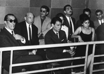 حكاية قصيدة ” قارئة الفنجان ” وما تجسده من ظلم وجبروت ومكائد وتضحية وألم