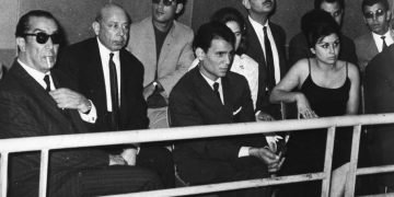 حكاية قصيدة ” قارئة الفنجان ” وما تجسده من ظلم وجبروت ومكائد وتضحية وألم