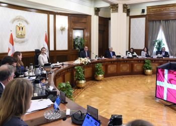 مدبولي: توسيع نطاق العمل بمشروعات الطاقة المتجددة .. والهيدروجين الأخضر على قمة الأولويات ويمكن تعزيز التعاون في هذا المجال