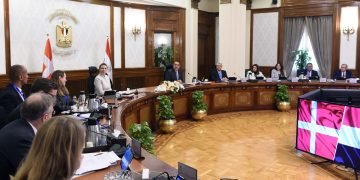 مدبولي: توسيع نطاق العمل بمشروعات الطاقة المتجددة .. والهيدروجين الأخضر على قمة الأولويات ويمكن تعزيز التعاون في هذا المجال