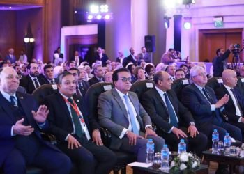 وزير الصحة يُشيد بدور وزارة الطيران والتكامل بين الوزارتين في التصدي لجائحة فيروس كورونا