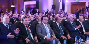 وزير الصحة يُشيد بدور وزارة الطيران والتكامل بين الوزارتين في التصدي لجائحة فيروس كورونا