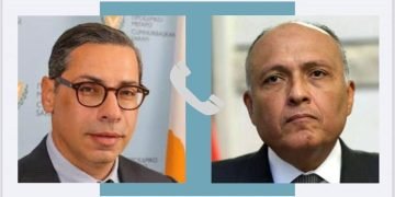 وزير الخارجية يجري اتصالاً هاتفياً مع وزير خارجية قبرص