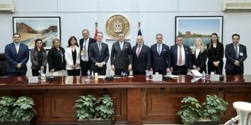 وزير السياحة والآثار يستقبل وفد اقتصادي من غرفة التجارة الأمريكية في اليونان