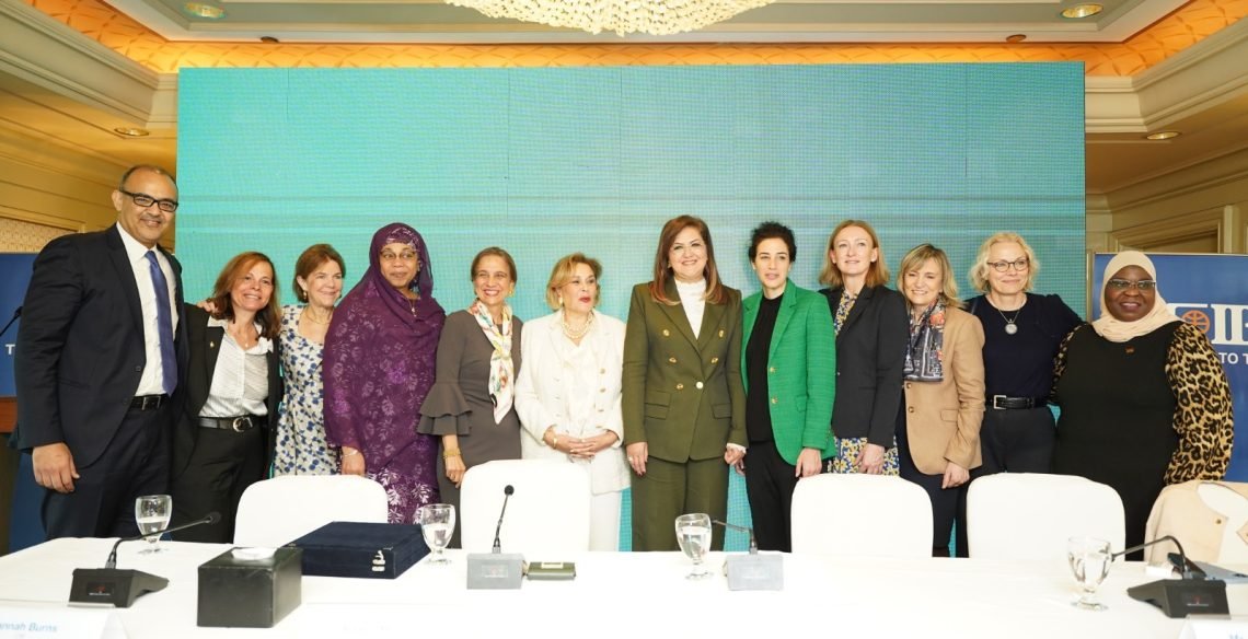 وزيرة التخطيط تشارك بحفل البنك التجاري الدولي وGLAM لتوزيع جائزة الاستدامة