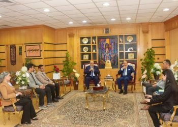 رئيس جامعة المنصورة يكرم فريق مصر بالمسابقة الدولية لهواوي لتكنولوجيا المعلومات والاتصالات 2022-2023