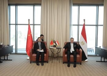 وزير السياحة والآثار يلتقي وزير الثقافة والسياحة الصيني خلال زيارته الرسمية لمصر