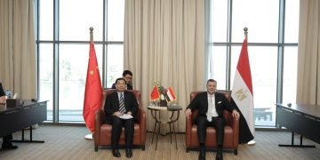 وزير السياحة والآثار يلتقي وزير الثقافة والسياحة الصيني خلال زيارته الرسمية لمصر