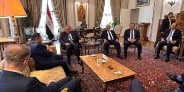 وزير الخارجية يستقبل وزير الدولة البريطاني للشرق الأوسط وشمال إفريقيا