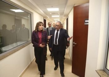 وزيرة الثقافة تتفقد سير العمل بمقر الوزارة بالعاصمة الإدارية الجديدة