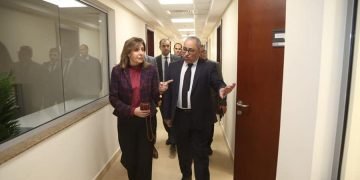 وزيرة الثقافة تتفقد سير العمل بمقر الوزارة بالعاصمة الإدارية الجديدة