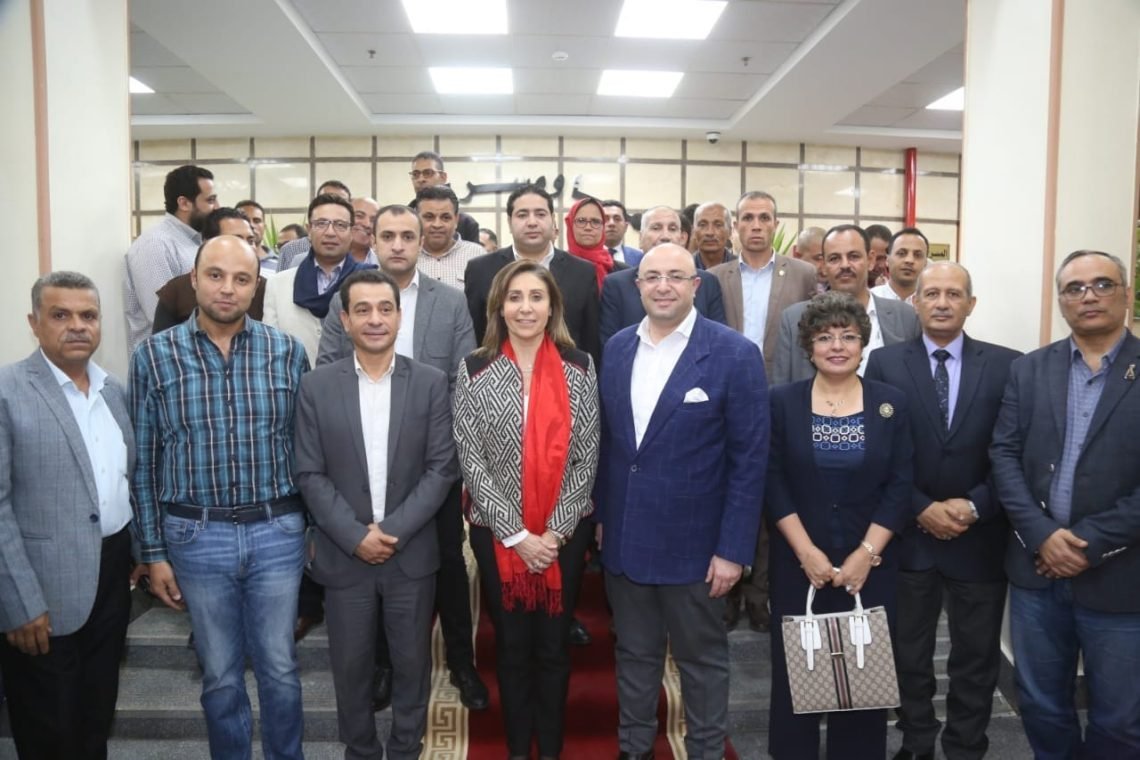 وزيرة الثقافة ومحافظ بني سويف يفتتحان “قصر ثقافة ببا” بعد تطويره