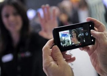 نصيحة لفتياتنا : احذروا التصوير في الأفراح بث مباشر ابتزاز قادم