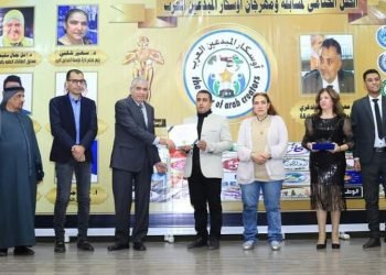 ” ثوب التجنيس الضيق ورداء الإبداع الواسع