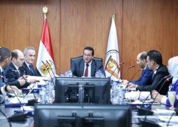 وزير الصحة: إنشاء مركز لدعم الباحثين ومكتبة رقمية لمراجعة الأبحاث بهيئة المعاهد التعليمية