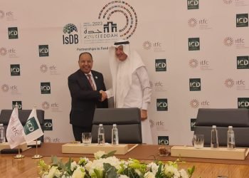 وزير المالية.. تعميق سبل التواصل مع شركاء التنمية لفتح آفاق رحبة للاستثمارات المحلية والأجنبية
