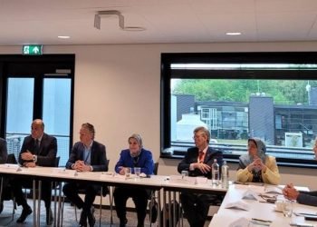 رئيس اقتصادية قناة السويس يستعرض استراتيجية الوقود الأخضر أمام كبرى الشركات الهولندية