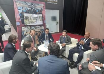 وزير النقل يستكمل مباحثاث إنشاء مصنعين للوحدات المتحركة لتصنيع عربات السكك الحديدية و مترو الأنفاق والقطار الكهربائي و تصنيع الأجهزة  والأنظمة الإلكتروميكانيكية في مصر