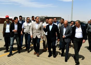 رئيس الوزراء يتفقد ميناء السادس من أكتوبر الجاف بعد تشغيله تجريبياً خلال مؤتمر المناخ COP27