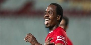 تقدم الاهلى بهدف بيرسى تاو فى الدقيقة 7 على الترجى التونسى