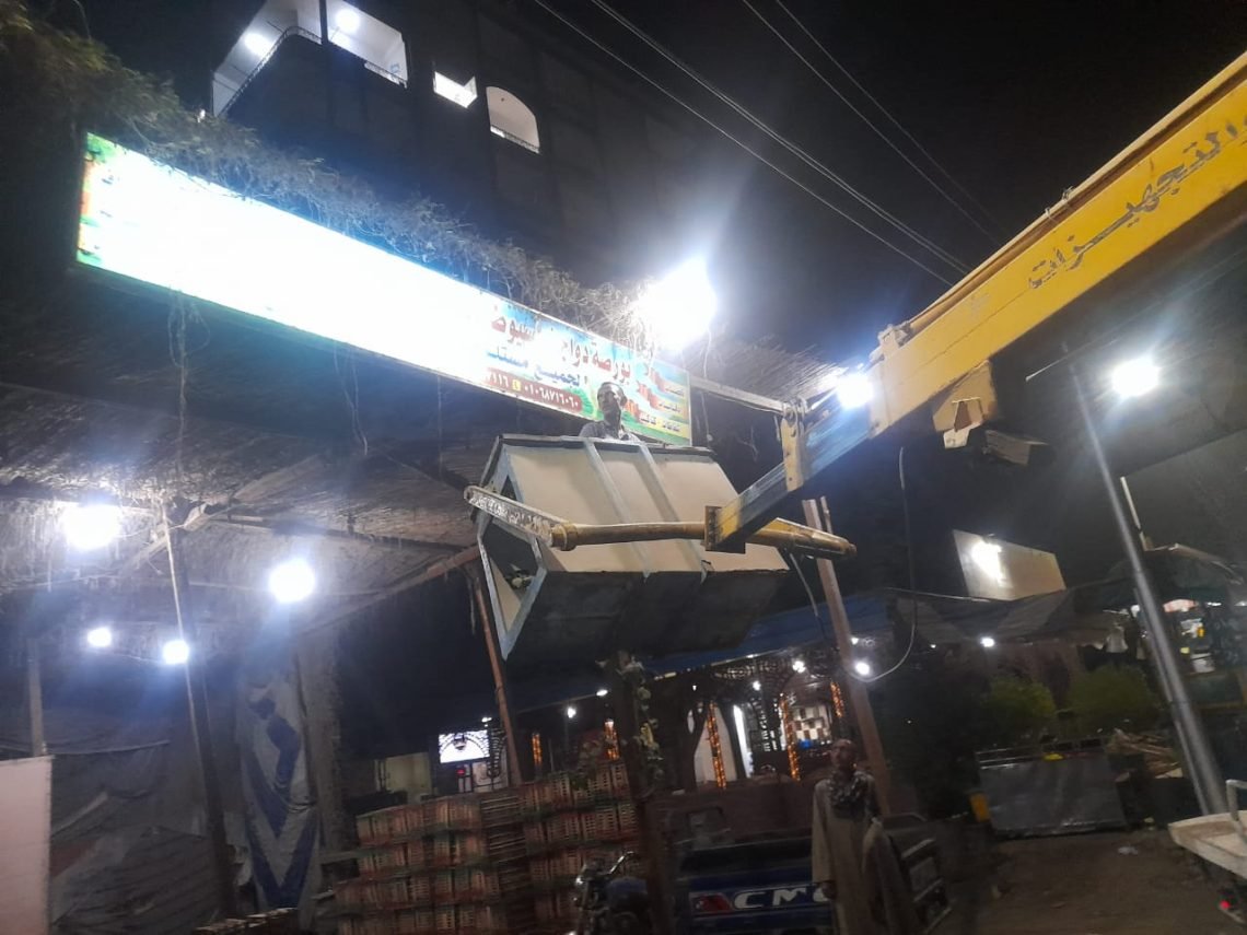 محافظ أسيوط يؤكد استمرار تنفيذ خطة ترشيد الكهرباء بتخفيض إنارة الشوارع ولوحات الإعلانات المضيئة