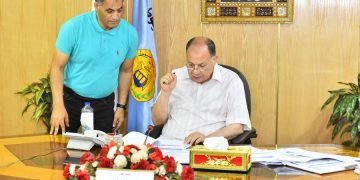 محافظ أسيوط يوافق على 453 طلب انتداب وإعارة و493 طلب أجازة لبعض العاملين بمديرية التربية والتعليم