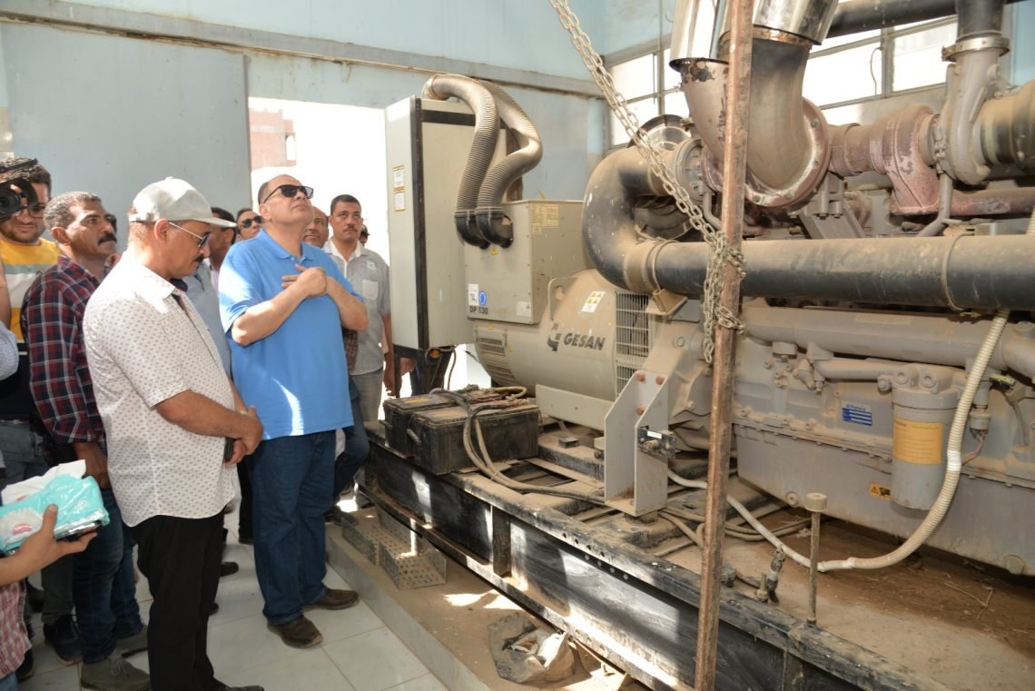 محافظ أسيوط يتفقد محطة رفع صرف صحي نزلة الملك بساحل سليم