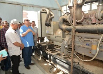 محافظ أسيوط يتفقد محطة رفع صرف صحي نزلة الملك بساحل سليم