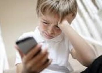 الصين وقوانين حازمة تمنع القصّر من الإنترنت ليلاً