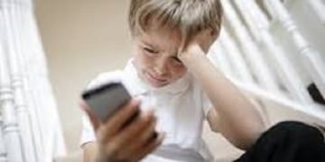 الصين وقوانين حازمة تمنع القصّر من الإنترنت ليلاً