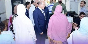 القائم بعمل رئيس جامعة سوهاج يتابع انتظام أعمال التنسيق الالكتروني باليوم الثاني للمرحلة الاولي