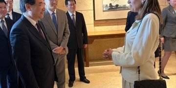 وزيرة الثقافة تلتقي نظيرها الصيني لمناقشة التعاون المُشترك بمجالات الصناعات الإبداعية