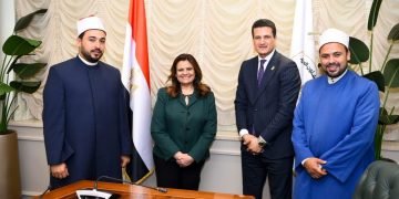 وزيرة الهجرة تستقبل وفدا من الأزهر الشريف لبحث التعاون في توعية المصريين بالخارج