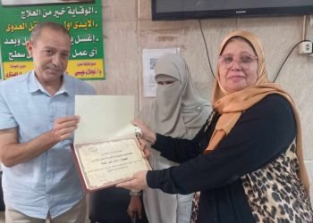 تكريم نائبه رئيسه التمريض وفاء السقا، بعياده التطبيقيين للتأمين الصحي بالمحله الكبري