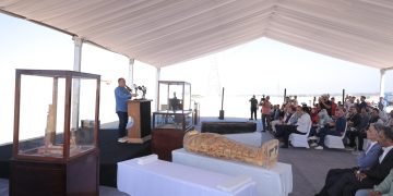 الكشف عن أول بردية كاملة يتم العثور عليها في منطقة الغريفة